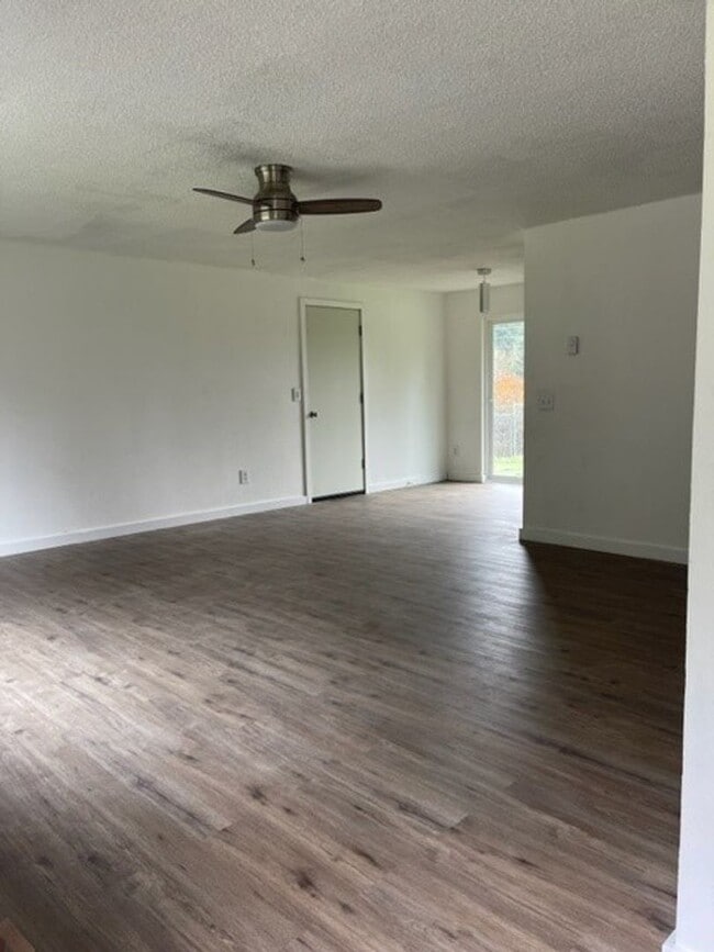 Building Photo - Charming 3 Bedroom 1 Bath Rambler in Lacey!