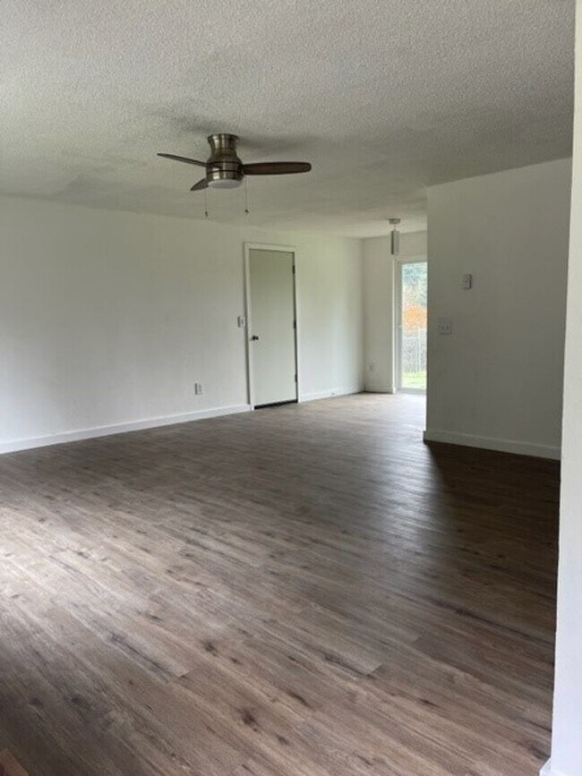 Foto del edificio - Charming 3 Bedroom 1 Bath Rambler in Lacey!