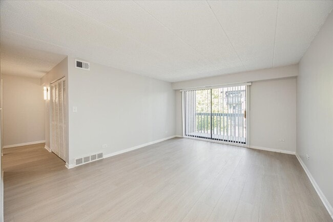 Building Photo - 13620 Lamon Ave