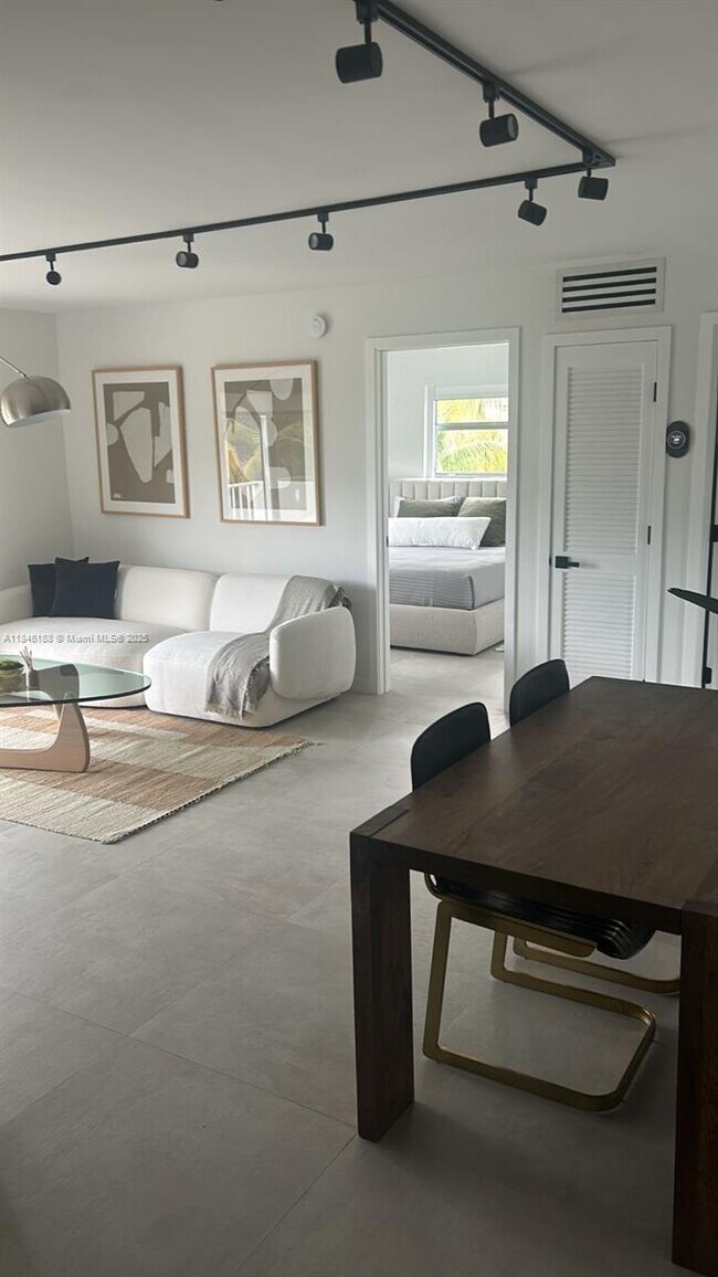 Foto del edificio - 240 Collins Ave