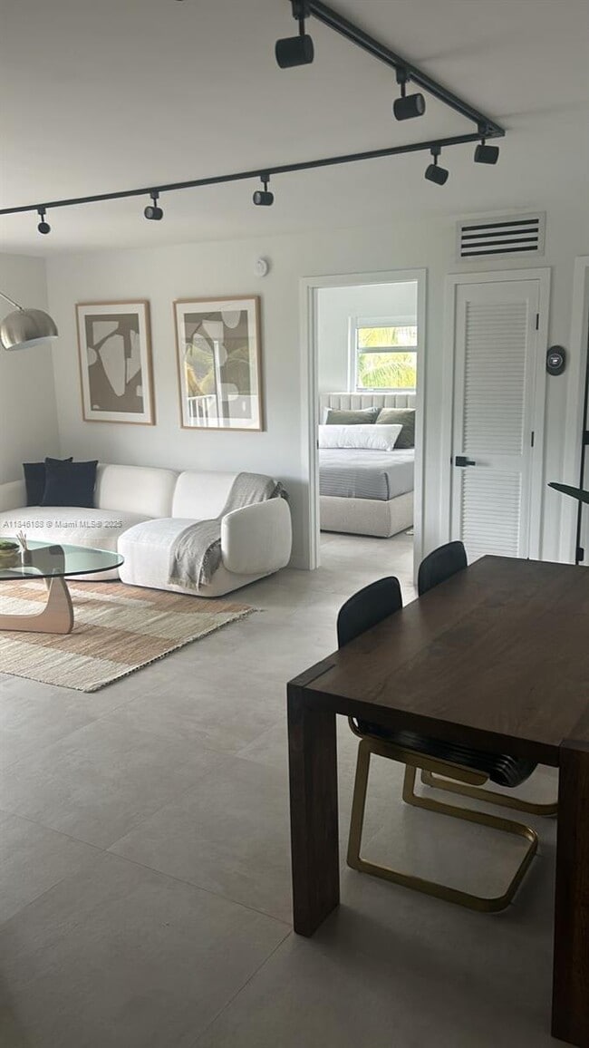 Building Photo - 240 Collins Ave