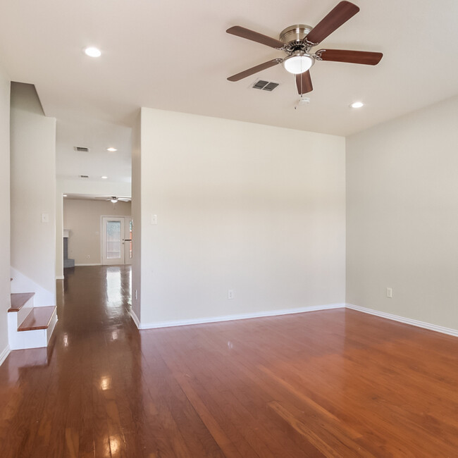 Building Photo - 2248 Jaguar Dr