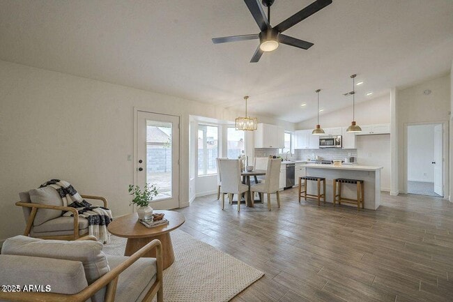 Foto del edificio - 3203 E Dover St