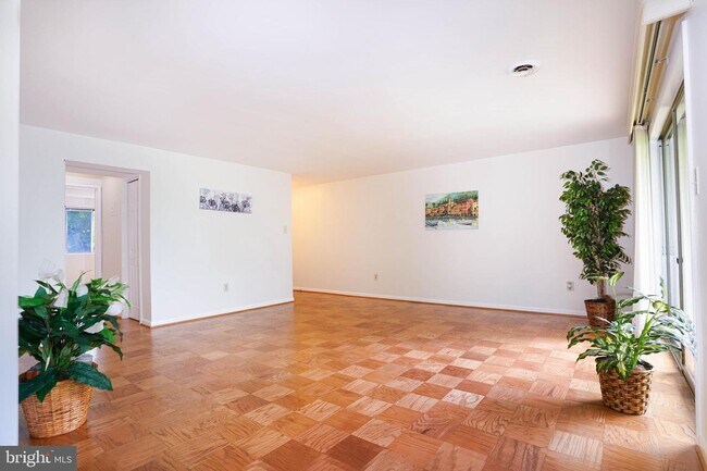 Foto del edificio - 10416 Rockville Pike