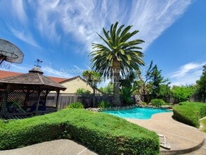 Building Photo - 425 Casa Verde Cir