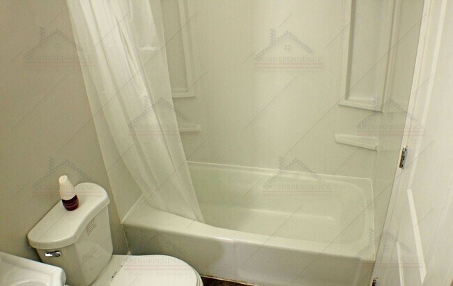 Foto del edificio - Four Bedroom, Rehabbed Ranch in Germantown!