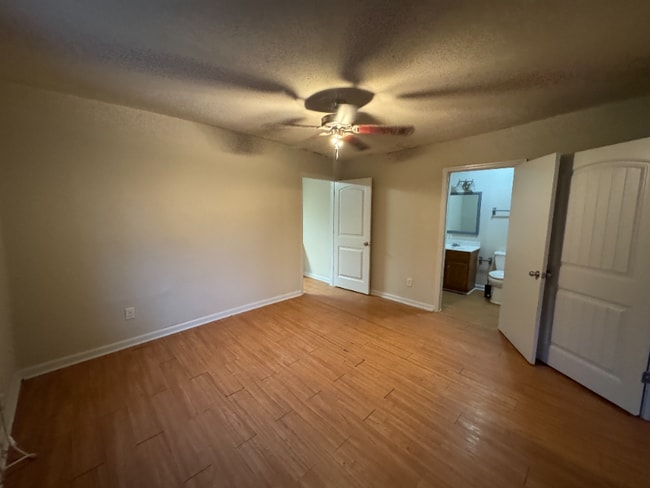 Building Photo - 426 Maple St