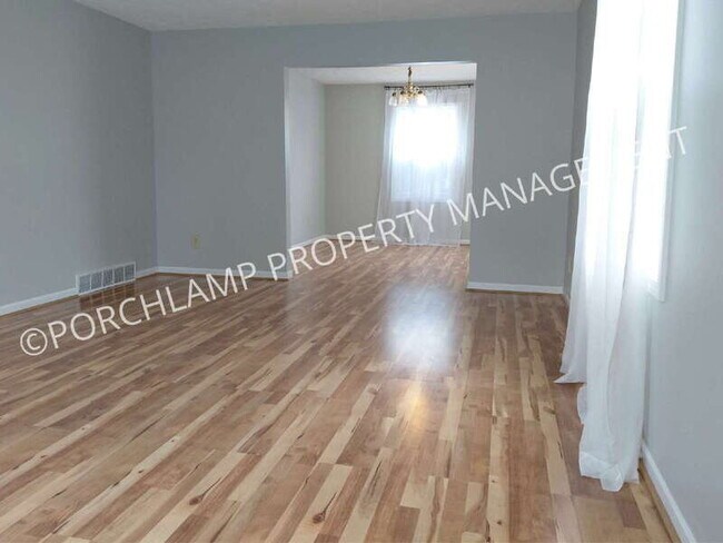 Building Photo - 3045 Chaminade Ct SW