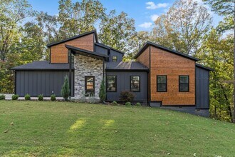 Building Photo - 2 Clee Ln