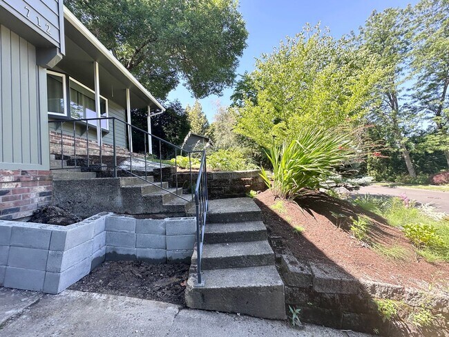 Foto del edificio - Modern Home 4 Bed 2.5 Bath in Gresham Butte!