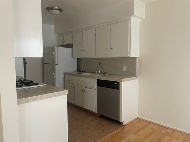 View of kitchen - 1044 9th St