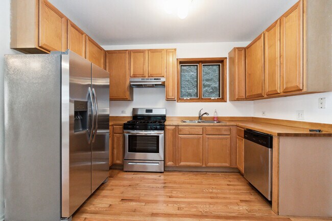New appliances in large kitchen - 1138 N Mozart St Apartments