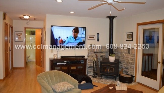Foto del edificio - 6826 Harvest Hill Rd