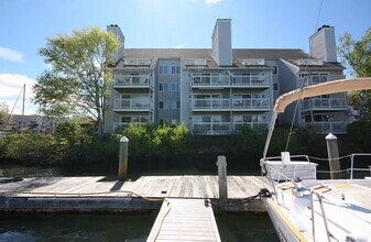 Building Photo - 123 Harbor Dr