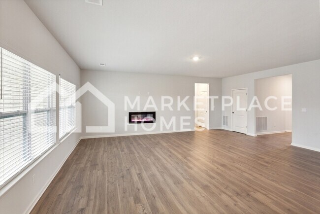 Building Photo - 2150 Tulip Dr