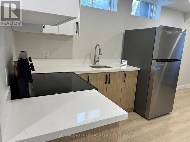 Building Photo - 54 Longueuil Pl