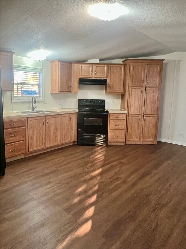 Foto del edificio - 24413 Tree Ln