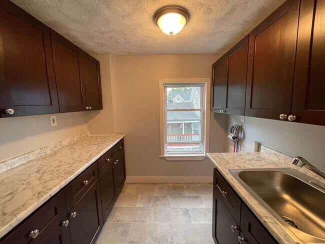 Building Photo - 422 Merrimack St