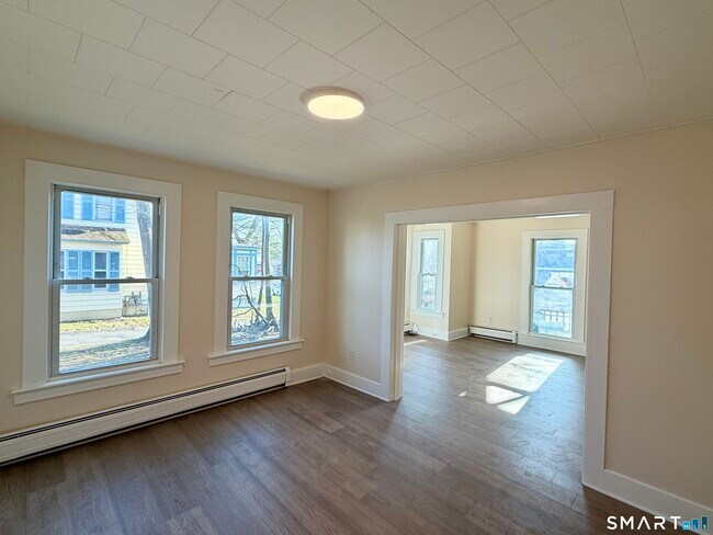 Foto del edificio - 690 Main St