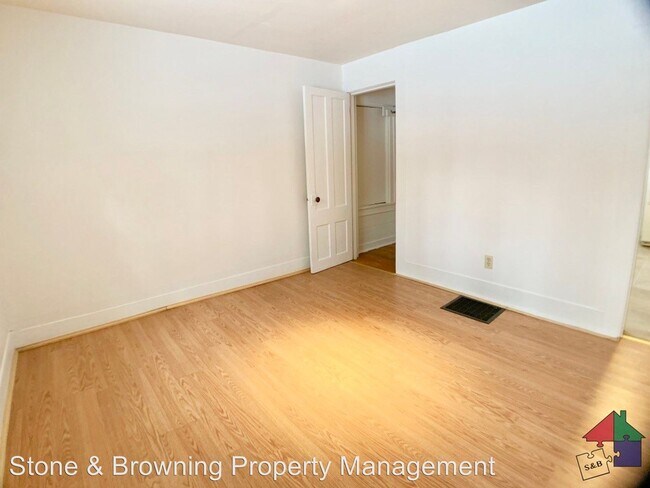Building Photo - 300 Elm St