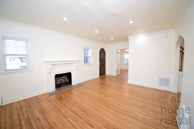 Foto del edificio - 1740 S Yorktown Ave