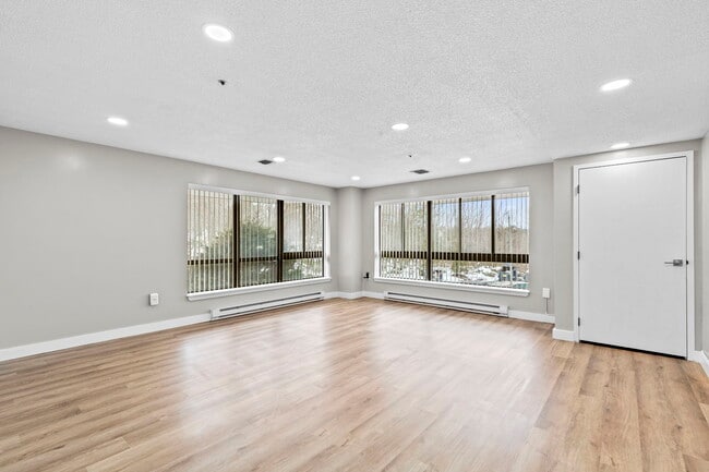Building Photo - 200 Burkhall St