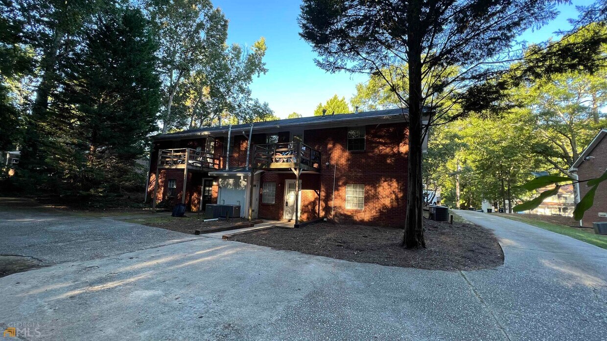 135 Meadowbrook Ct Unit C, Fayetteville, GA 30215 Room for Rent in