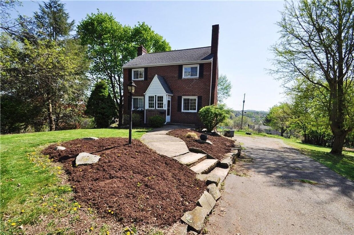 Primary Photo - *Beautifully Updated & Spacious 4BD/2.5BA ...