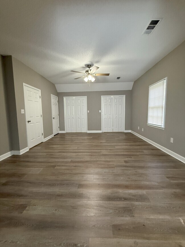 Foto del edificio - 1050 Aiken Rd