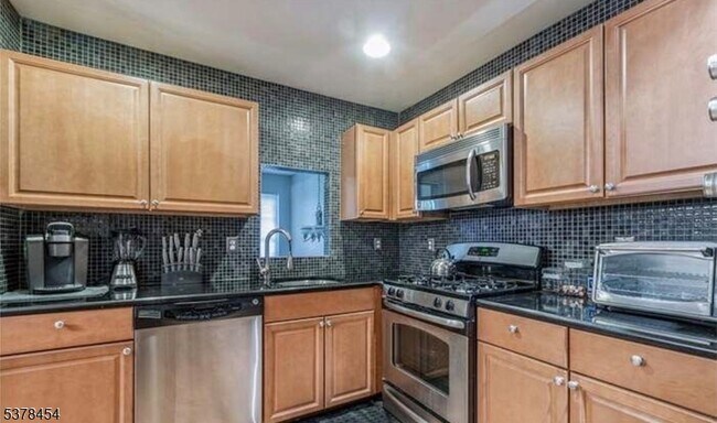 Building Photo - 115 Chariot Ct