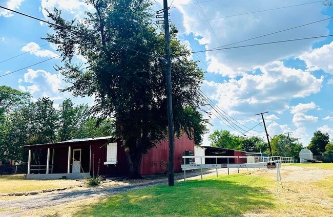 Building Photo - 808 S Yosemite St