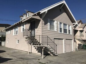 Building Photo - 3300 Farnam St