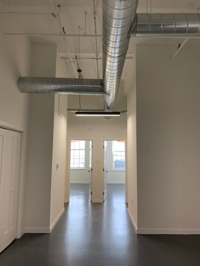 Building Photo - 1710 N 5th St