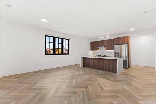 Foto del edificio - 100 E Putnam Ave