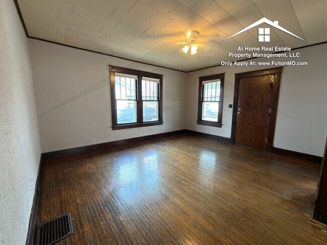 Foto del edificio - 302 W 6th St