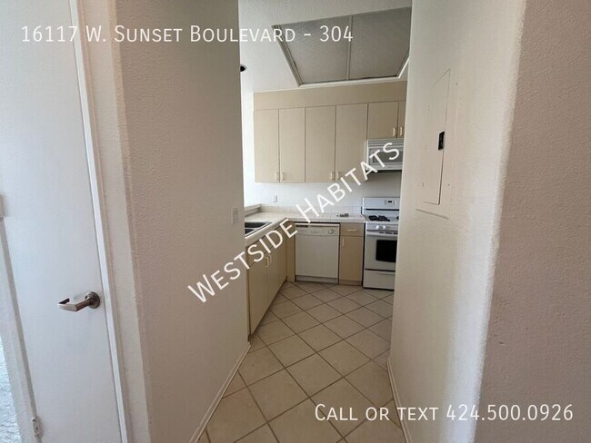 Foto del edificio - 16117 W Sunset Blvd