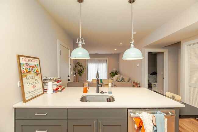Foto del edificio - 928 W Oakdale Ave