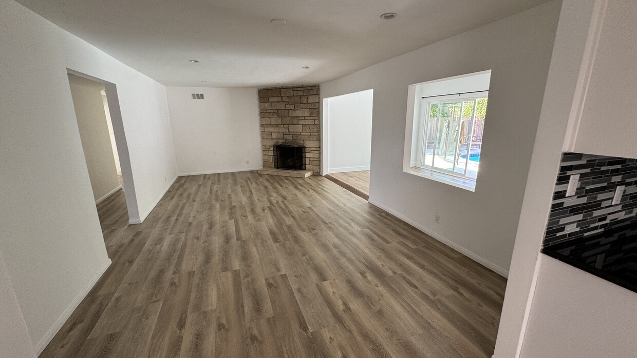 Foto principal - 18619 Vincennes St