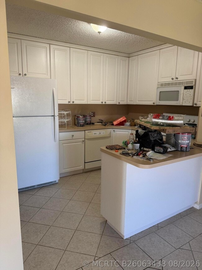 Building Photo - 211 Pine HOV Cir