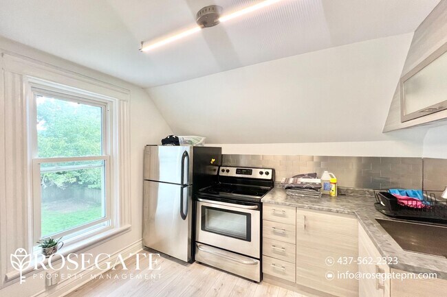 Photo du bâtiment - Cozy 2-Bedroom Unit in the Heart of London...