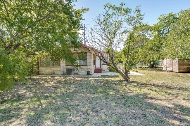 Foto del edificio - 2739 SE Loop 410 Acc Rd