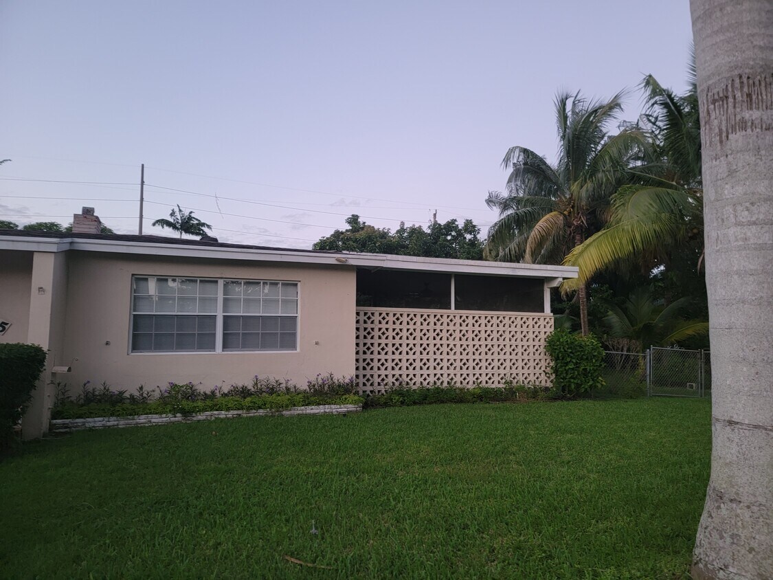 Foto del edificio - 1315 Longwood St