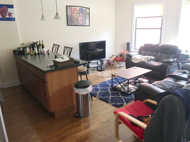 Foto del edificio - 2836 N Albany Ave