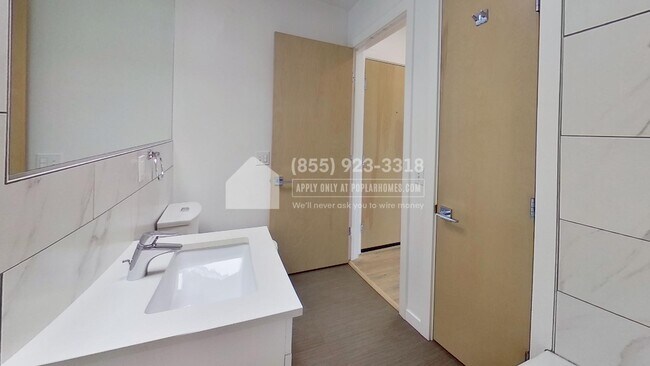 Building Photo - 3521 S Leschi Pl