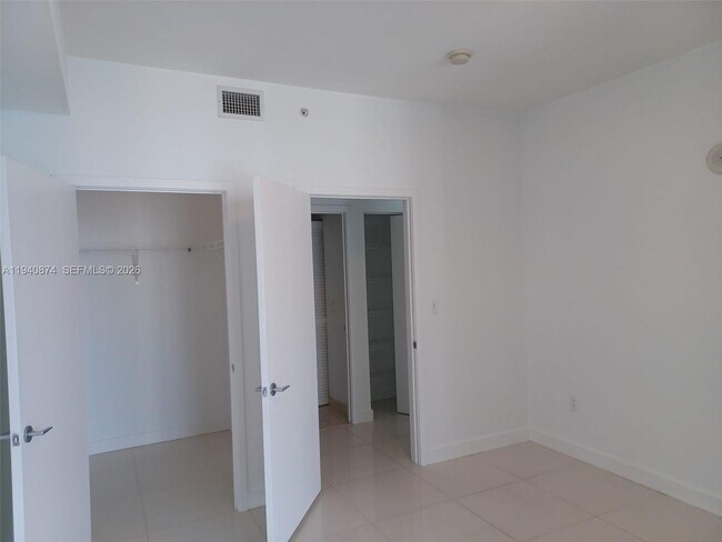 Foto del edificio - 79 SW 12th St