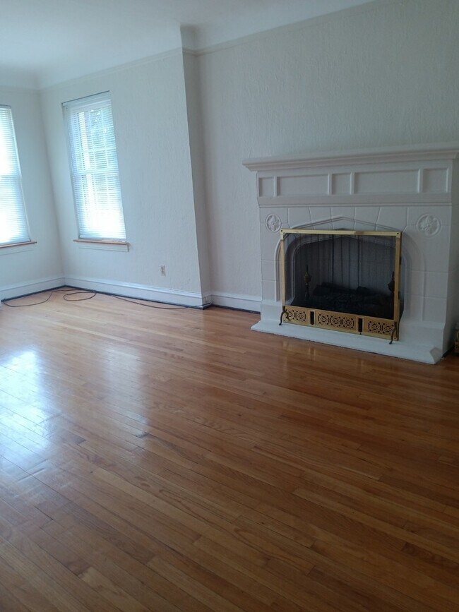 Foto del edificio - 1654 E 86th Pl