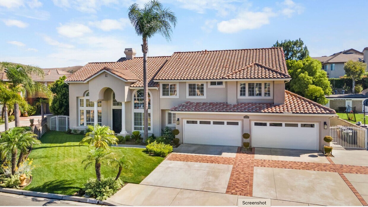 Foto principal - Exquisite Designer 4 Bedroom Home for Rent