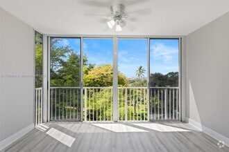 Building Photo - 4200 Hillcrest Dr