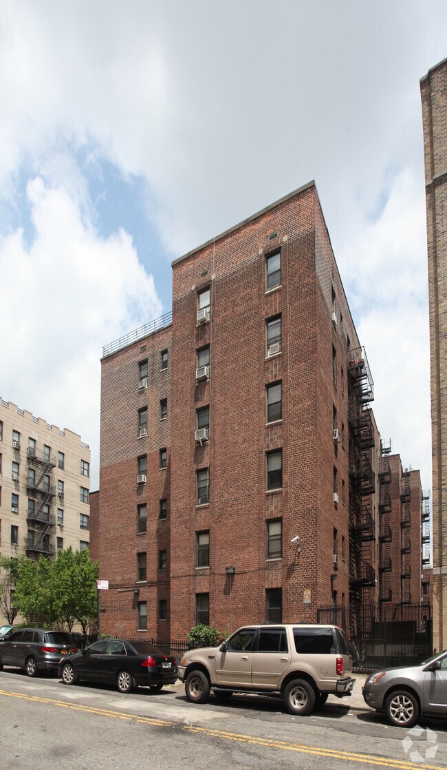 Foto del edificio - 69 Bennett Avenue