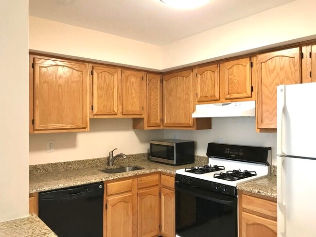 Foto del edificio - 108 Lowell Ct